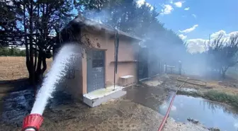 Lüleburgaz'da çıkan yangında depo kullanılamaz hale geldi