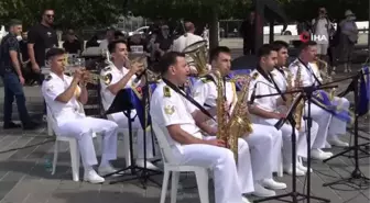 Kuzey Deniz Saha Komutanlığı Bandosu Taksim Meydanı'nda konser verdi