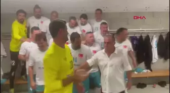 Eski Milli Futbolcular Depremzedeler İçin Maçta Buluştu