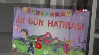 Tuzla'da 50 bin öğrenciye kırtasiye seti dağıtımı devam ediyor