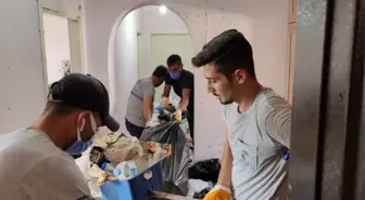 Çukurova'da Atık Biriktirilen Evden 20 Ton Çöp Çıkarıldı