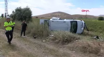 Nevşehir'de Hafif Ticari Araç Şarampole Devrildi: 5 Yaralı