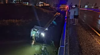 Tarsus'ta köprüden düşen tırın sürücüsü yaralandı