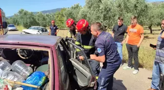 Orhangazi-İznik Karayolu'nda Kafa Kafaya Çarpışan Otomobillerde 6 Kişi Yaralandı