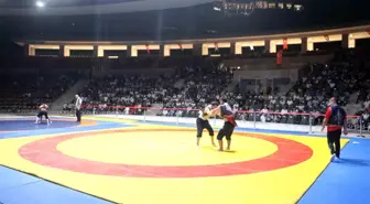 Depremzede Vatandaşlara Moral Amaçlı Aba Güreşi Oyunları Düzenlendi