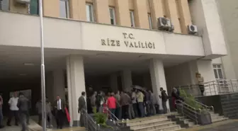 İyi Parti Rize İl Teşkilatı, Valilik Önünde Açıklama Yaptı: 'Sözde Eğitim ya da Barınma Merkezlerine, Bırakın Müsamaha Gösterilmesini, Derhal...