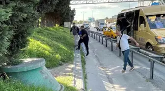 Minibüsler Yasak Olmasına Rağmen Yol Kenarında Yolcu İndiriyor