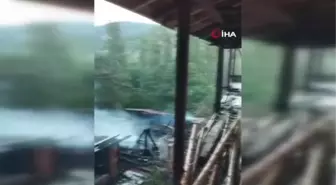 Bayat'ta çıkan yangında 2 ev ile samanlık küle döndü