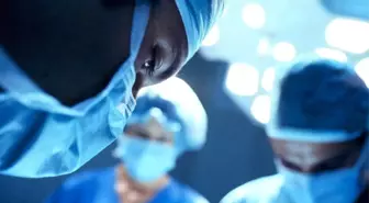 İngiltere'de kadın cerrahların üçte biri meslektaşları tarafından cinsel saldırıya maruz kaldıklarını söylüyor