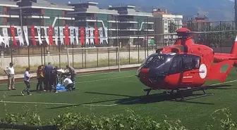 Ödemiş'te gübre serpme makinesine sıkışan kişi ambulans helikopterle İzmir'e sevk edildi