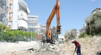 Kuşadası'nda yol yapım çalışmaları devam ediyor