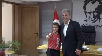 Bornovalı Minik Sporcu Ceylin Naz Akçay, Dünya Muay Thai Şampiyonası'nda Türkiye'yi Temsil Edecek