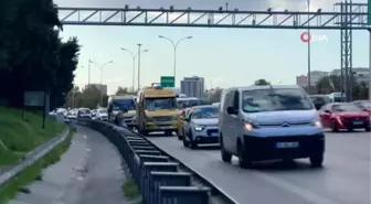 Yol kenarında yolcu indiren minibüsler tehlike saçıyor