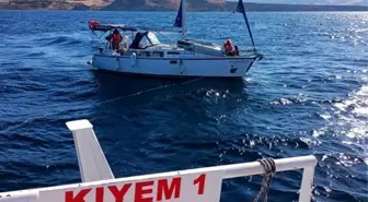 Çanakkale Boğazı'nda Makine Arızası Nedeniyle Sürüklenen Tekne Kıyı Emniyeti Tarafından Kurtarıldı
