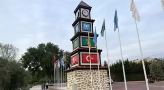 Osmaneli'deki Türk Hakimiyeti Anıtı'nda 3 Devletin Bayrakları Yer Alıyor