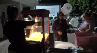 Mersin Yenişehir Belediyesi'nden kırsal mahallelere açık hava sinema günleri