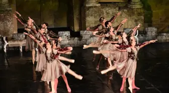 30. Uluslararası Aspendos Opera ve Bale Festivali'nde 'Kuğu Gölü' Sahnelendi