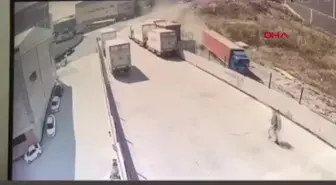 Arnavutköy'de freni boşalan TIR fabrika duvarına çarptı