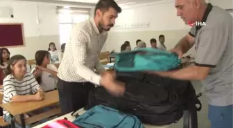 Depremzede öğrencilere kırtasiye malzemesi dağıtıldı
