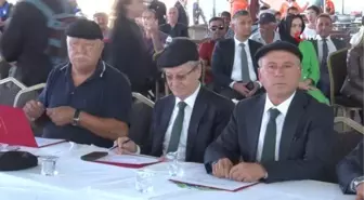 İnekleri sağma yarışması renkli görüntülere sahne oldu