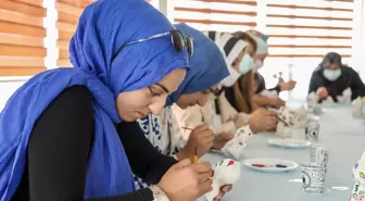 Van'da lösemi tedavisi gören kadınlar seramik boyama etkinliğine katıldı