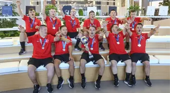Fenerbahçe, Down Sendromlu Futsal Milli Takımı'na formalarını verdi