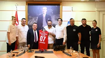 Antalya Toroslar Basketbol Kulübü Başkanı Muhittin Böcek'i ziyaret etti