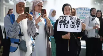 Viyana'da Fransa'daki abaya yasağı protesto edildi