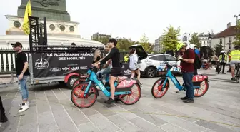 Paris'te Avrupa Hareketlilik Haftası kapsamında bisiklet ve paten turu düzenlendi