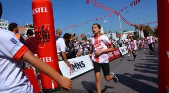 Uluslararası Manisa Vestel Yarı Maratonu'nda Çocuk Koşusu Tamamlandı