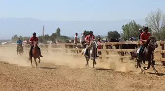 Ödemiş'te Geleneksel Rahvan At Yarışları yapıldı