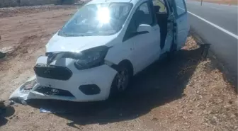 Siirt'te hafif ticari araç ile otomobilin çarpıştığı kazada 4 kişi yaralandı