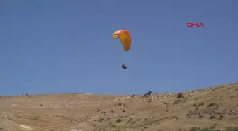 Siirt'te Yamaç Paraşütü Hedef Şampiyonası Gerçekleşti