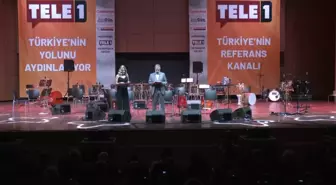 Tele1 Dayanışma Gecesi... Merdan Yanardağ'ın Mesajını Oğlu Alp Yanardağ Okudu: 'Bizleri Susturmayı Amaçlayan Kirli Kumpasın Çökmesi Kaçınılmazdır'