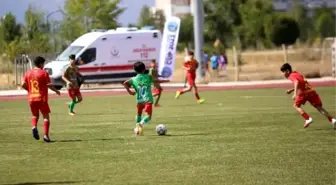 Ağrı'da düzenlenen futbol turnuvasının şampiyonu Diyarbakırlı depremzede çocuklar