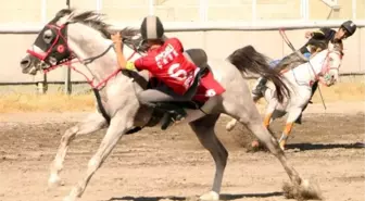 Atlı ciritçiler, birinci lige çıkmak için tozu dumana kattı