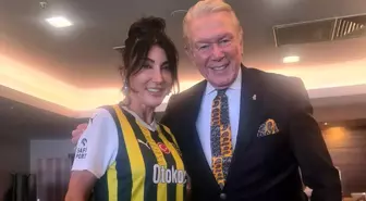 Hande Yener Fenerbahçe - Antalyaspor Maçını Uğur Dündar ile İzledi