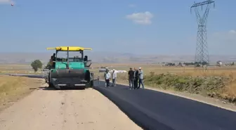 Karağaaçlı beldesinde kilitli parke taşı ve asfalt çalışması