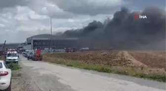 Silivri Alipaşa Mahallesi'nde bir fabrikada yangın çıktı.