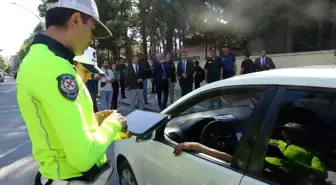 Vali Öksüz 'Güvenli Eğitim' projesi çerçevesinde polis uygulamalarını denetledi