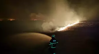 Amasya'da Yedikır Baraj Gölü kıyısındaki mera alanında çıkan yangın kontrol altına alındı