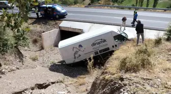 Amasya'da Minibüs Menfeze Uçtu