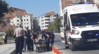 Çorum'da kaldırımdan düşen yaşlı adam yaralandı