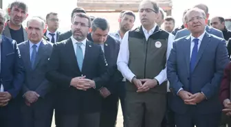 BUZAĞI ÖLÜMLERİNİ ENGELLEMEK İÇİN KARS'TA ÜRETİCİLERE 'AĞIZ SÜTÜ' DAĞITILDI