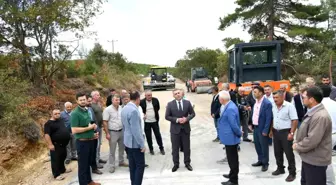 Çanakkale'nin Lapseki ilçesinde 8 bin metrelik beton yol yapımı devam ediyor