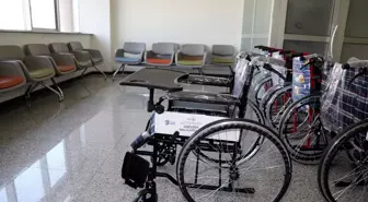 Van Büyükşehir Belediyesi Engellilere Tekerlekli Sandalye Hediye Etti