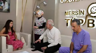 Akdeniz Belediye Başkanı Mustafa Gültak, tüp bebek tedavisi başarılı geçen anne ve babaya sürpriz yaptı