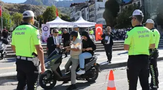 Amasya Emniyet Müdürlüğü Motosiklet Sürücülerine Kask Dağıttı