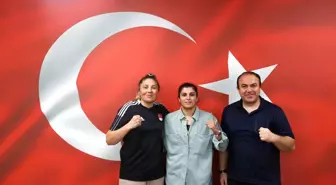 Milli boksör Busenaz Sürmeneli, Ordu Gençlik ve Spor İl Müdürü ile buluştu