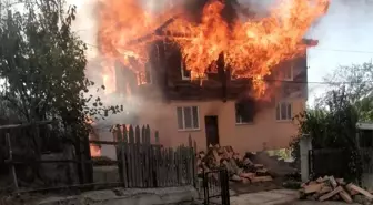 Sinop'ta çıkan yangında ev küle döndü